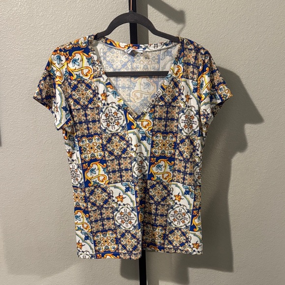 Chic V-Neck Mosaic Print Blouse - Picture 1 of 4